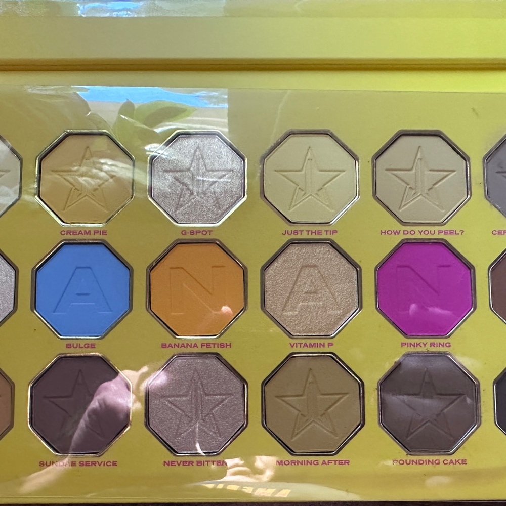 Jeffree Star Banana Fetish Eyeshadow Palette - Vibrant Colors - Picture 3 of 3